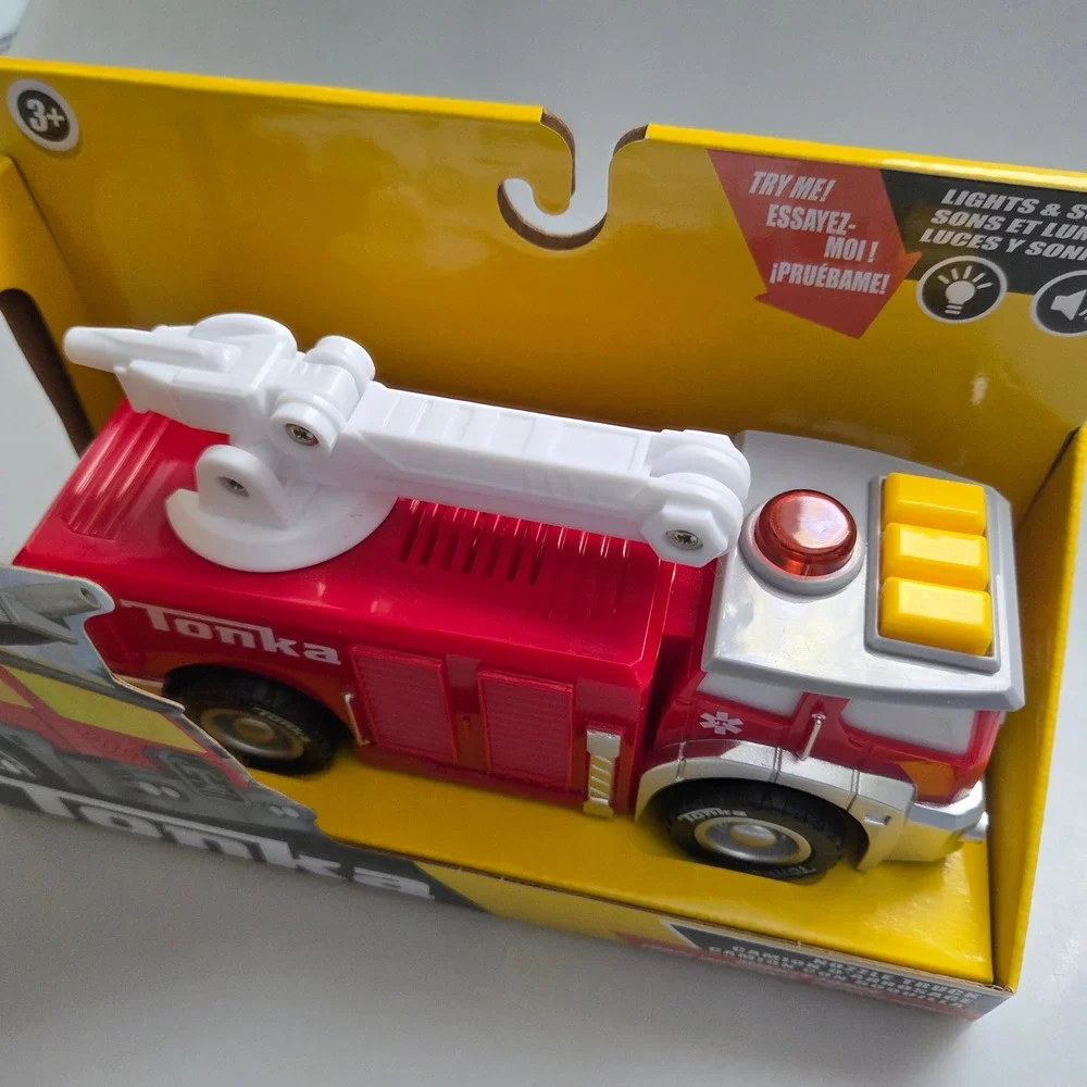 Tonka Mighty Force Nozzle Truck Fire Engine Red Lights and Sounds 06624YL NEW